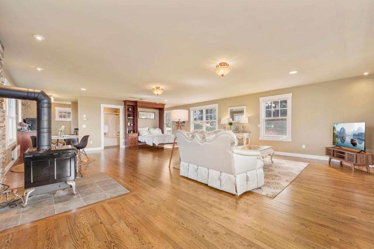 @ Marbella Lane - Waterfront Studio Whidbey Island Apartment Купвил Екстериор снимка