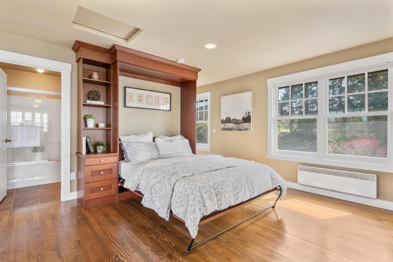@ Marbella Lane - Waterfront Studio Whidbey Island Apartment Купвил Екстериор снимка